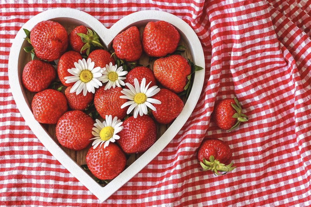 strawberries, ripe, hearts-5210753.jpg